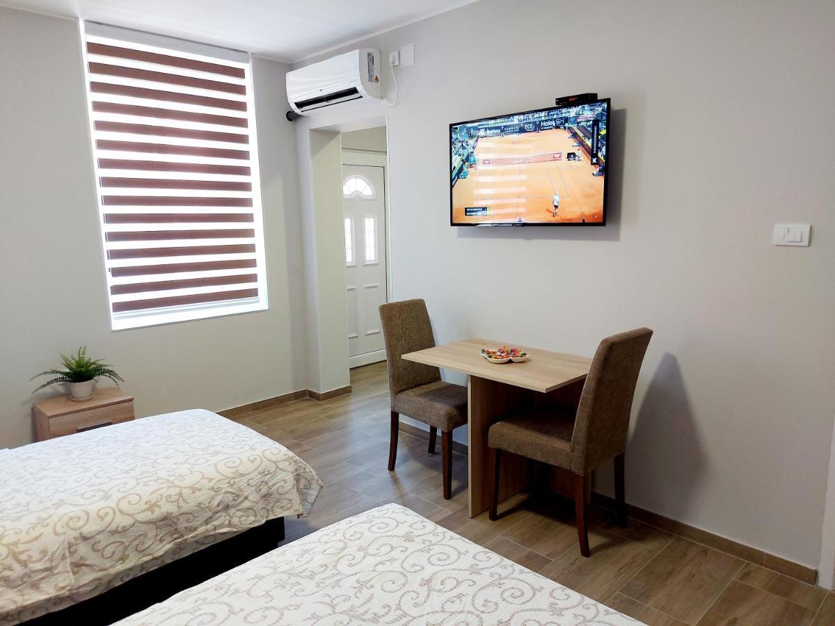 Auberge de jeunesse Centar lux 2 à Zrenjanin Extérieur photo